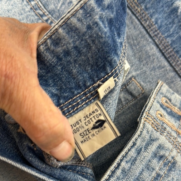 Classic Blue Jean Shorts with Comfortable Fit - Picture 4 of 8